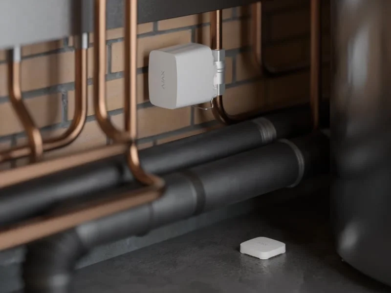 AJAX Wassermelder und Absperrventil WaterStop im Technikraum